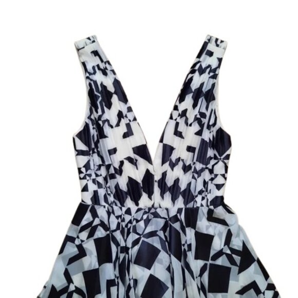 Alice + Olivia black & white diamond kaleidoscope geometric maxi dress Size 0 - Picture 5 of 15
